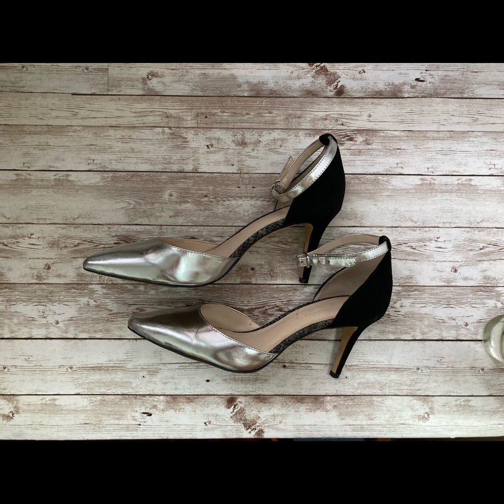 Two tone metallic heels